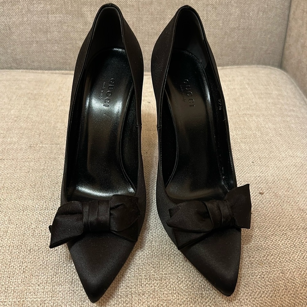 Gucci Black Heels with Bow Detail